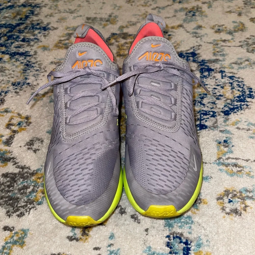 Women’s Nike 270s - Picture 2 of 5